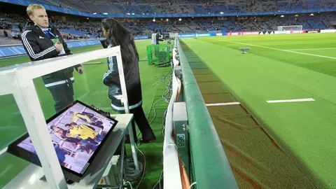 La pantalla al lado del campo para ver la repetición de las jugadas