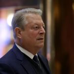 El ex vicepresidente estadounidense, Al Gore a su llegada a la Trump Tower de Nueva York, Estados Unidos hoy 5 de diciembre de 2016 para encontrarse con la hija de Donald Trump, Ivanka para discutir sobre tema medioambientales