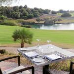 El alojamiento cuenta con un campo de golf de 18 hoyos