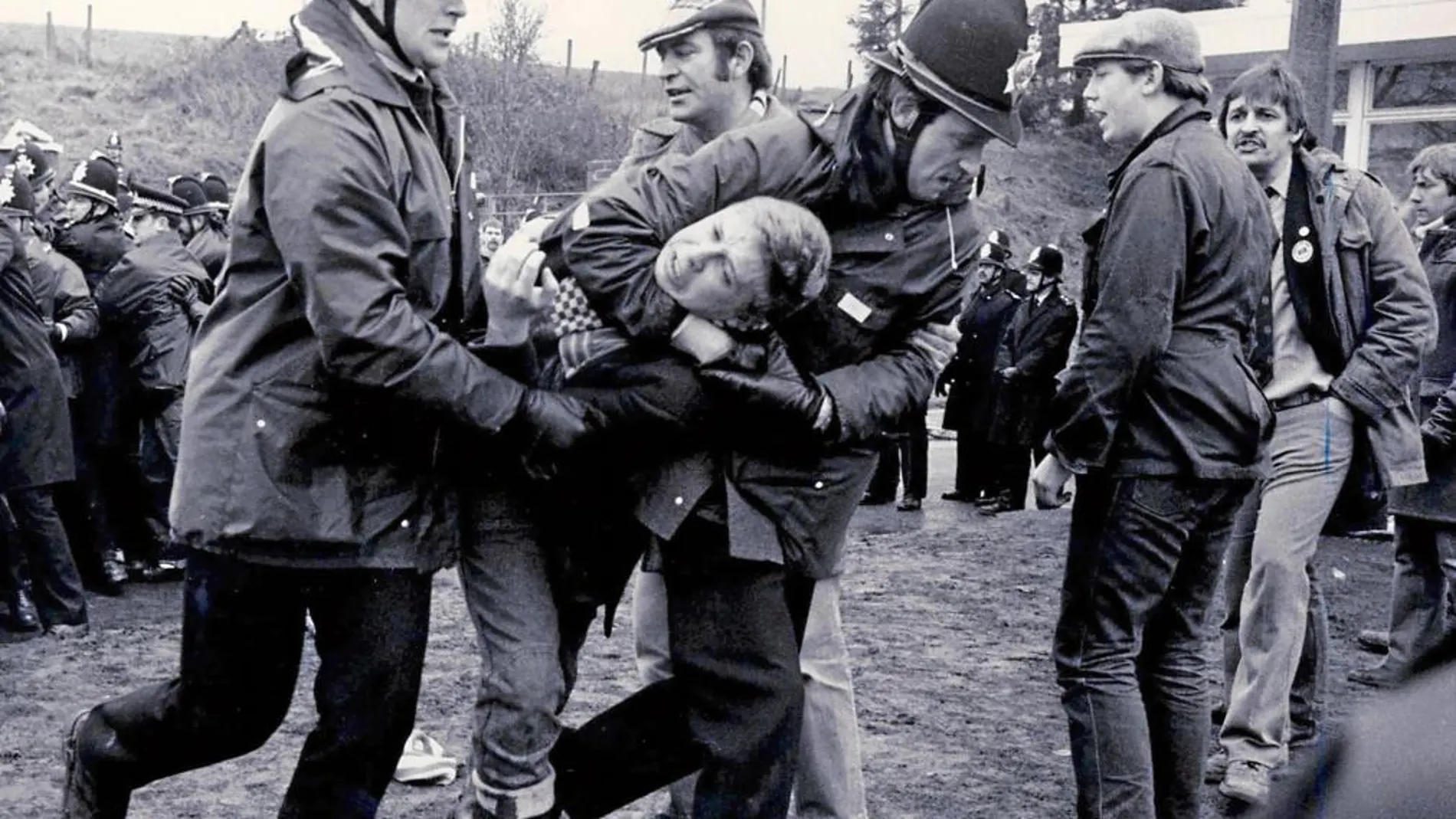 Disturbios entre los mineros y la Policía en Warwickshire, durante una famosa huelga en 1984