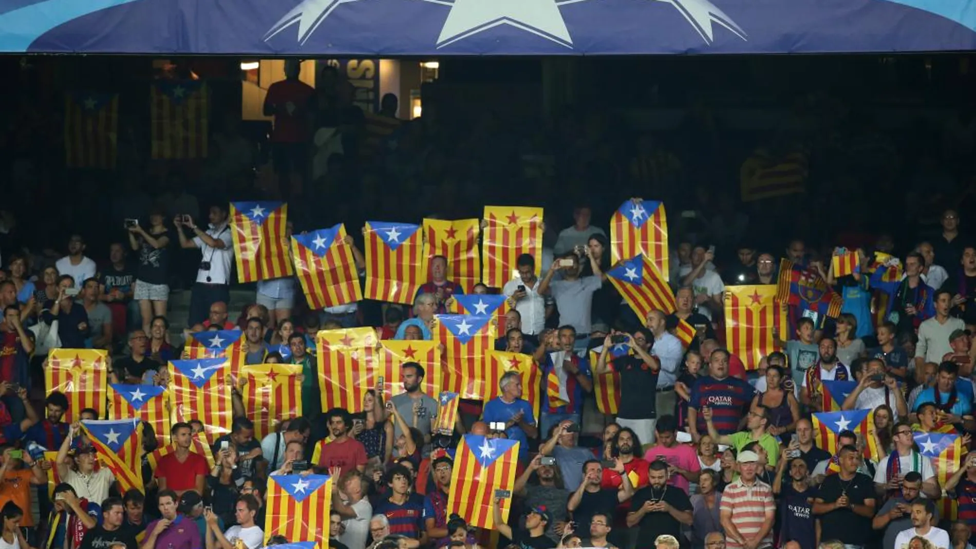 Entidades soberanistas repartirán 30.000 esteladas en el Camp Nou para el Clásico