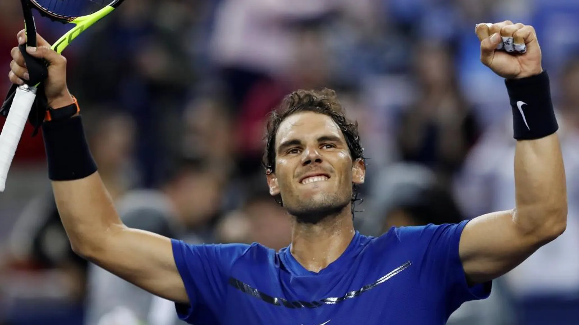 Rafael Nadal celebra la victoria ante el croata.