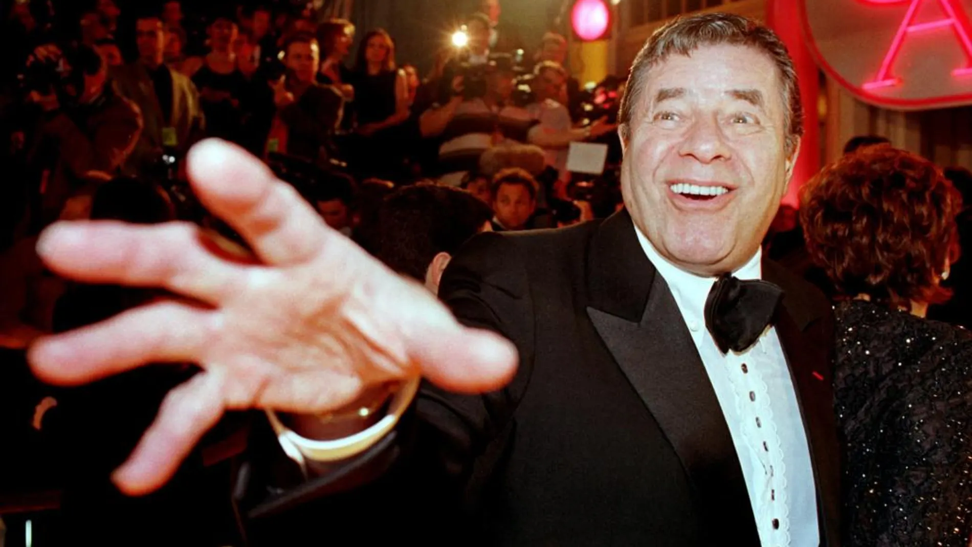 Un divertido Jerry Lewis durante los American Comedy Awards, en Los Ángeles, en 1998.