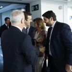 El presidente regional, Fernando López Miras (dcha.), ayer junto al líder del PP nacional, Pablo Casado, durante el Comité Ejecutivo Nacional del partido en Madrid