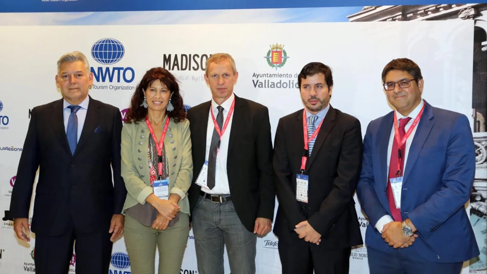 La concejala Ana Redondo junto al secretario adjunto de la OMT, Jaime Alberto Cabal; y Andrés Virto, entre otros, inaugura el Congreso OMT