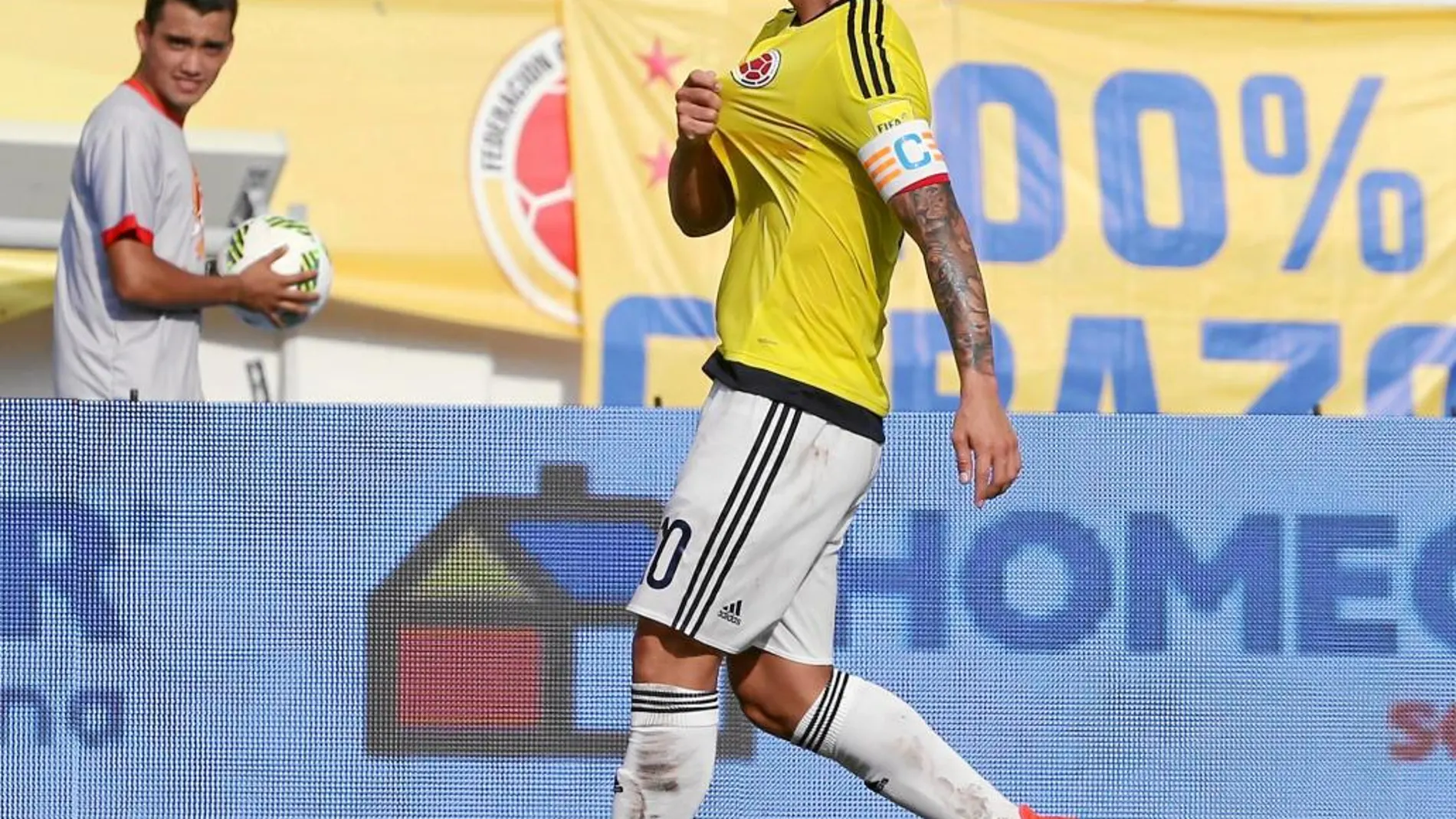 James, en un partido con la selección colombiana