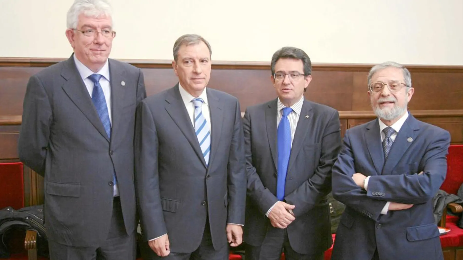 El consejero Juan José Mateos, junto a los rectores Sacristán, Hermida y Murillo, en la presentación del proyecto