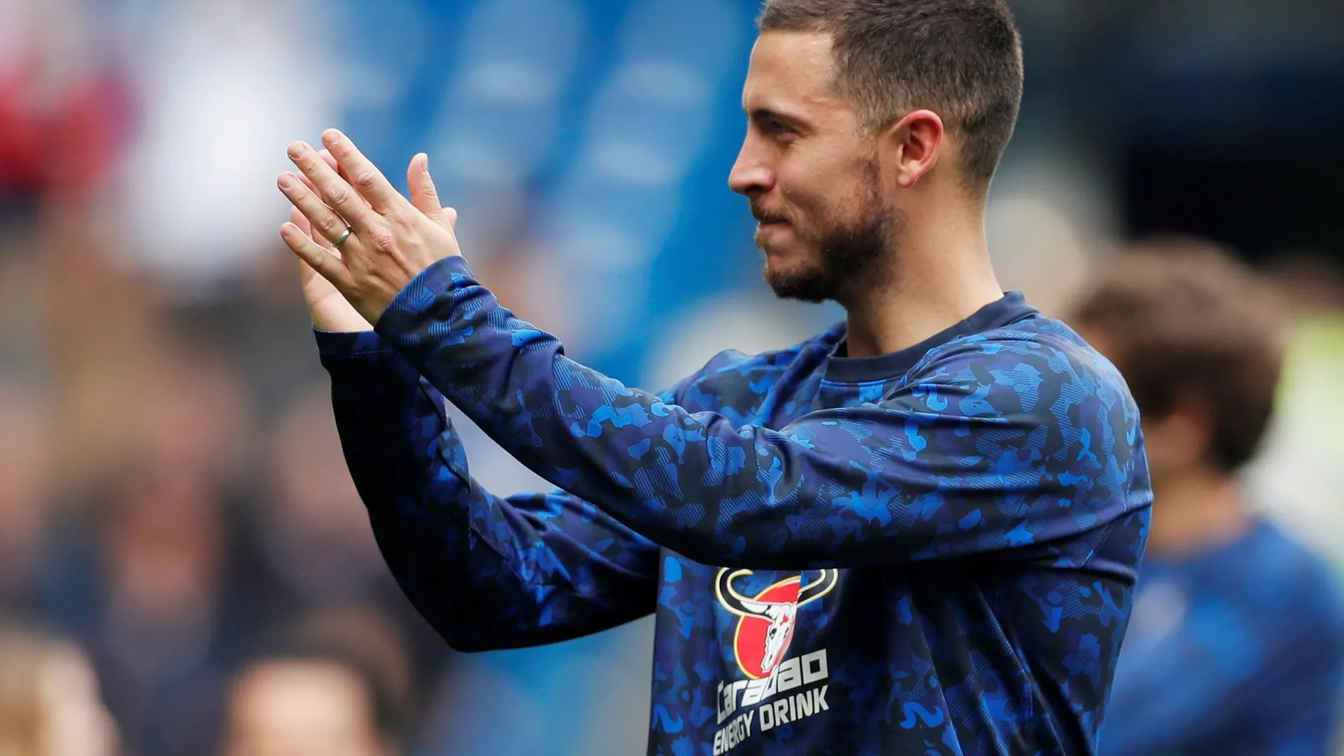 Hazard aplaudiendo a su afición en el partido del pasado domingo