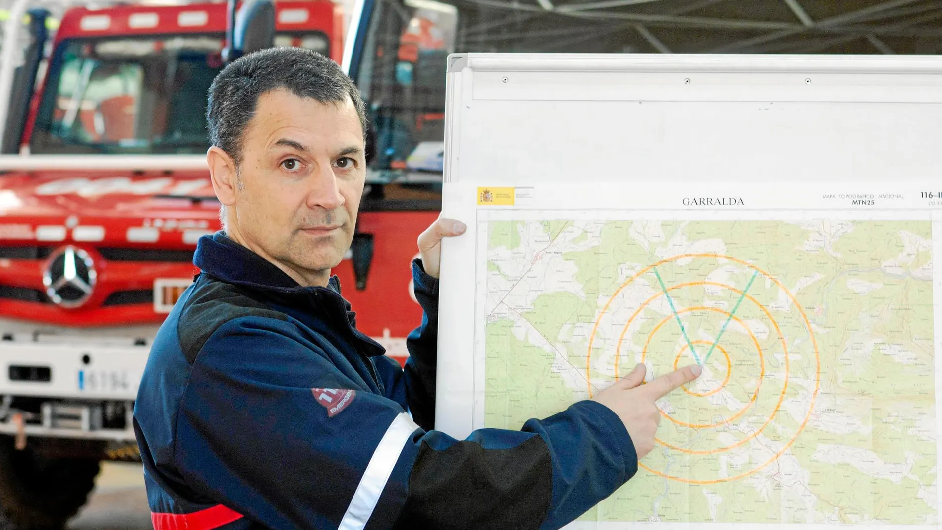 José Vicente Romero, bombero de Navarra, explica los datos de los cuatro anillos de métodos que hay que cruzar para afinar el área de búsqueda