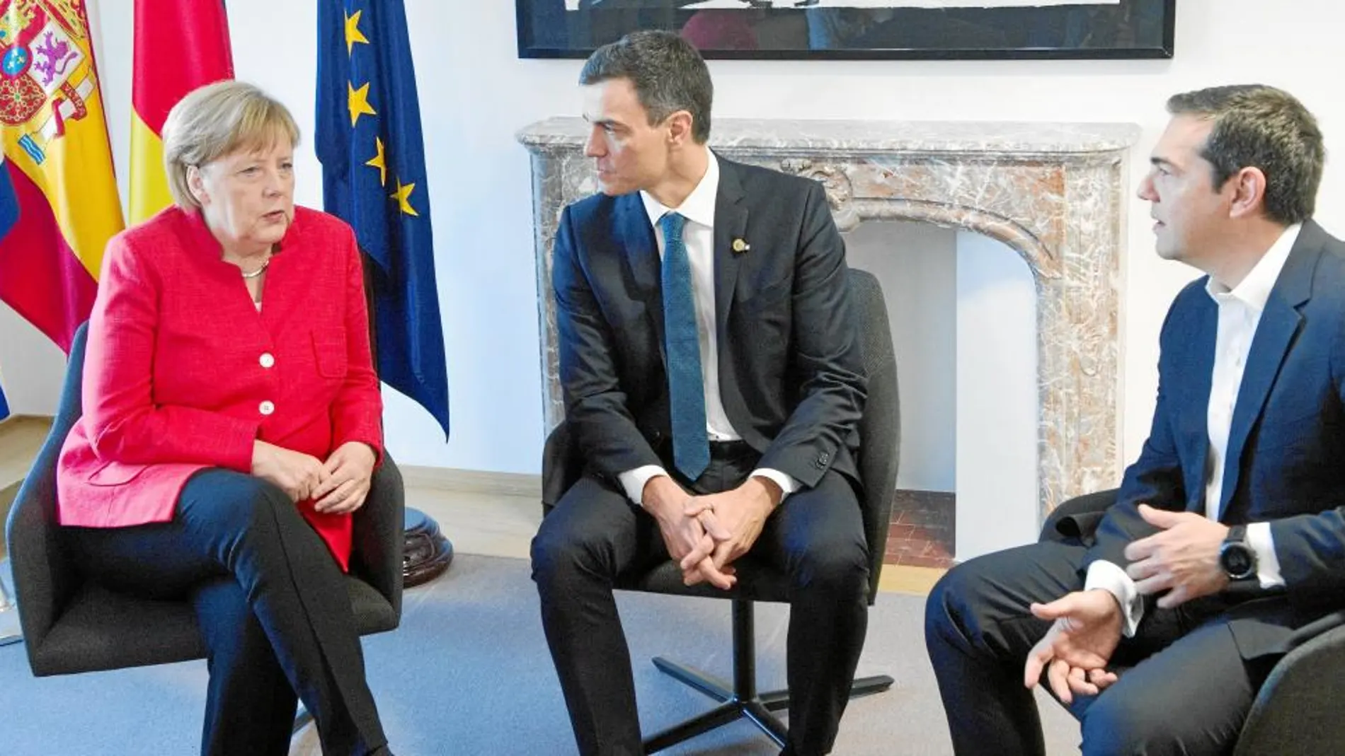 Angela Merkel, Pedro Sánchez y Alexis Tsipras se reunieron ayer en la última jornada de la cumbre / Efe