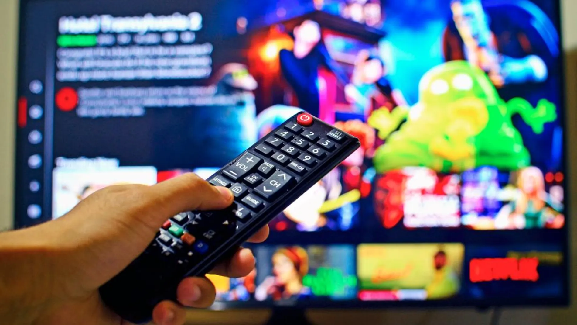 La televisión de pago desbanca a las eléctricas y se convierte en el servicio peor valorado por los españoles