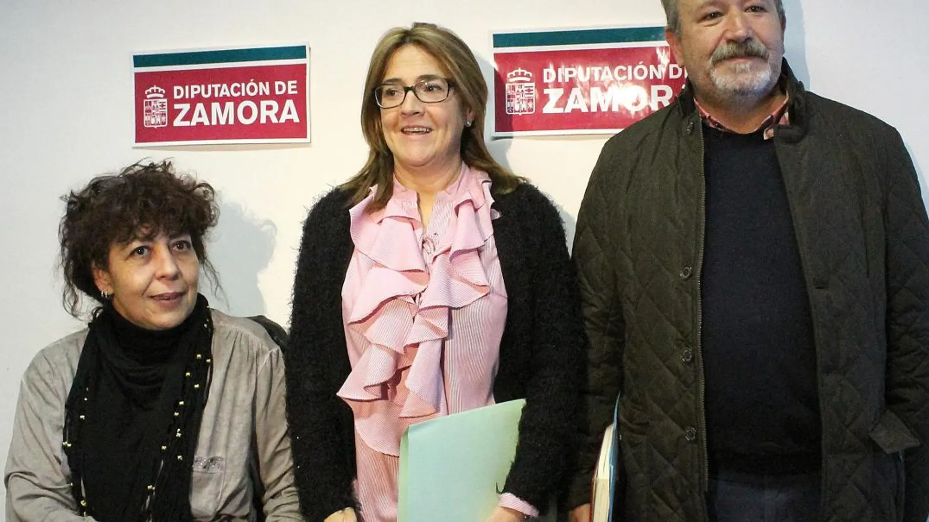 La presidenta de la Diputación de Zamora, Mayte Martín, junto a Rodríguez y Nefti
