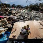 Vista de las calles devastadas en el área de la playa de Talise en Palu (Indonesia) / Efe