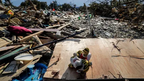 Vista de las calles devastadas en el área de la playa de Talise en Palu (Indonesia) / Efe