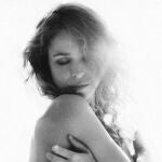 Silvia Abascal presume de embarazo posando completamente desnuda en Instagram