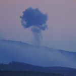 Nube de humo por los bombardeos turcos sobre la región siria de Afrin. Ap