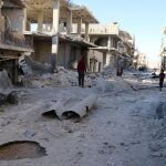 Daños provocados por misiles sirios en la zona de Alepo controlada por los rebeldes.