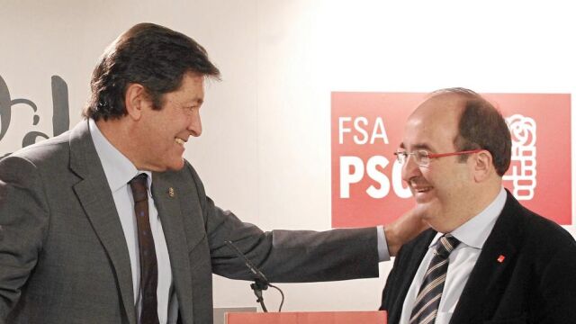 Javier Fernández y Miquel Iceta tras una reunión de trabajo en la sede socialista asturiana, el año pasado
