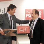 Javier Fernández y Miquel Iceta tras una reunión de trabajo en la sede socialista asturiana, el año pasado