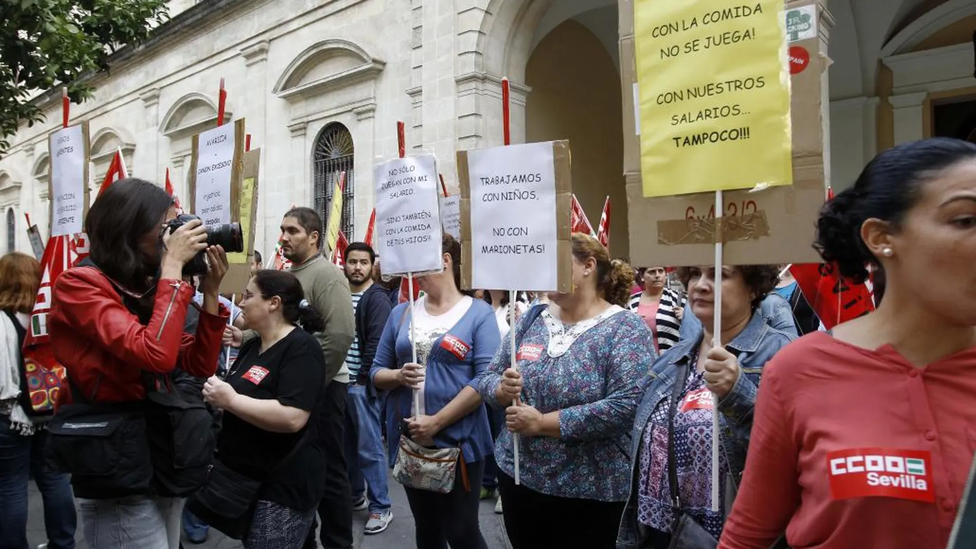 Las pancartas de la última movilización en Sevilla reflejan el sentir del personal contratado