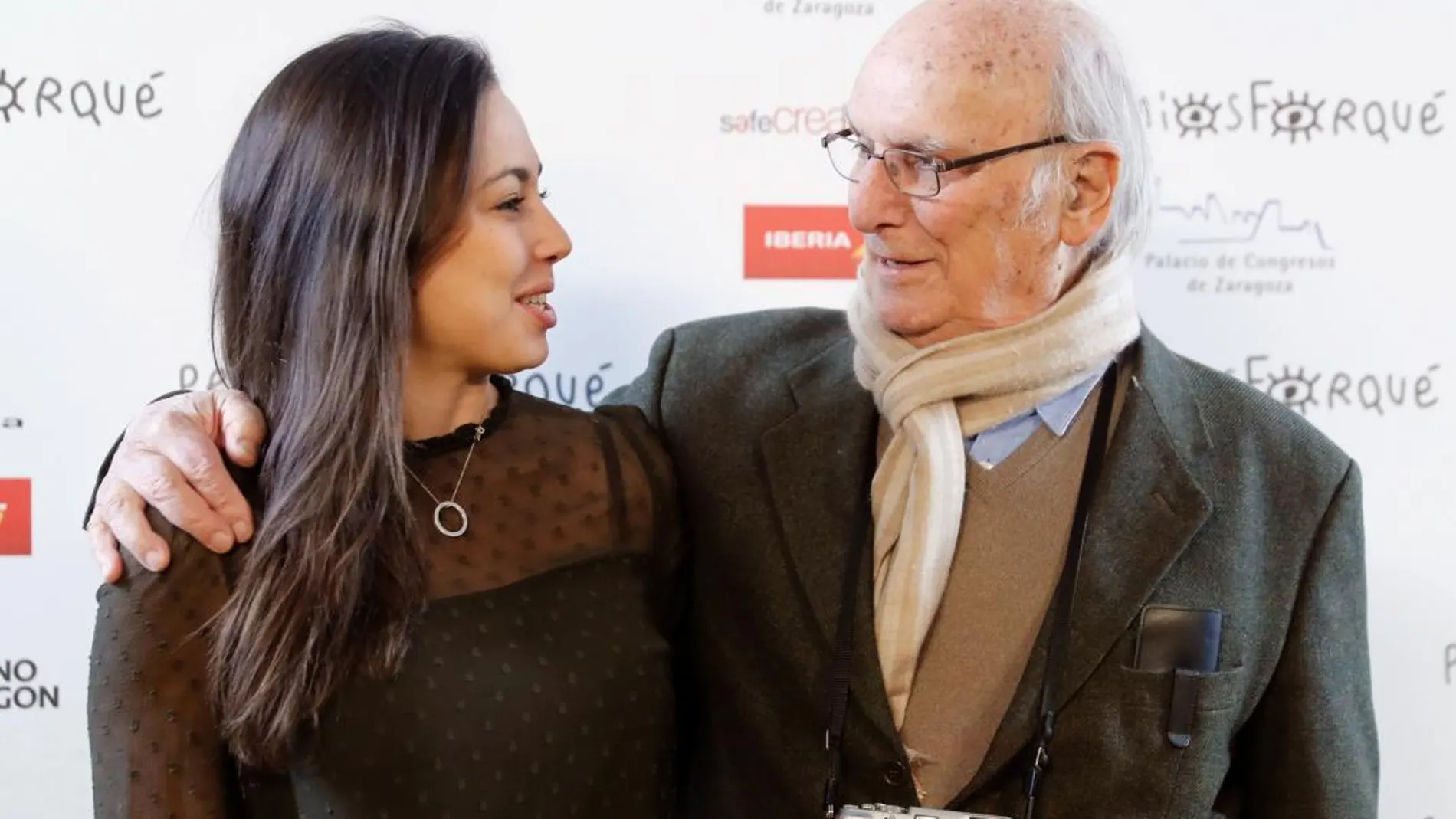 El realizador aragonés Carlos Saura y su hija Ana Saura, durante la presentación de la XXIII edición de los Premios José María Forqué