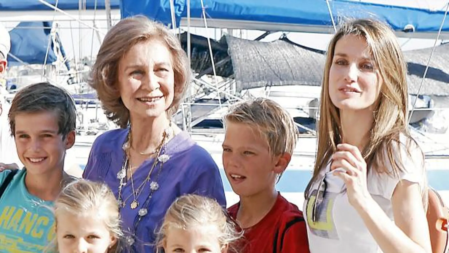 La Reina estaba encantada de estar con todos sus nietos y la Princesa de Asturias