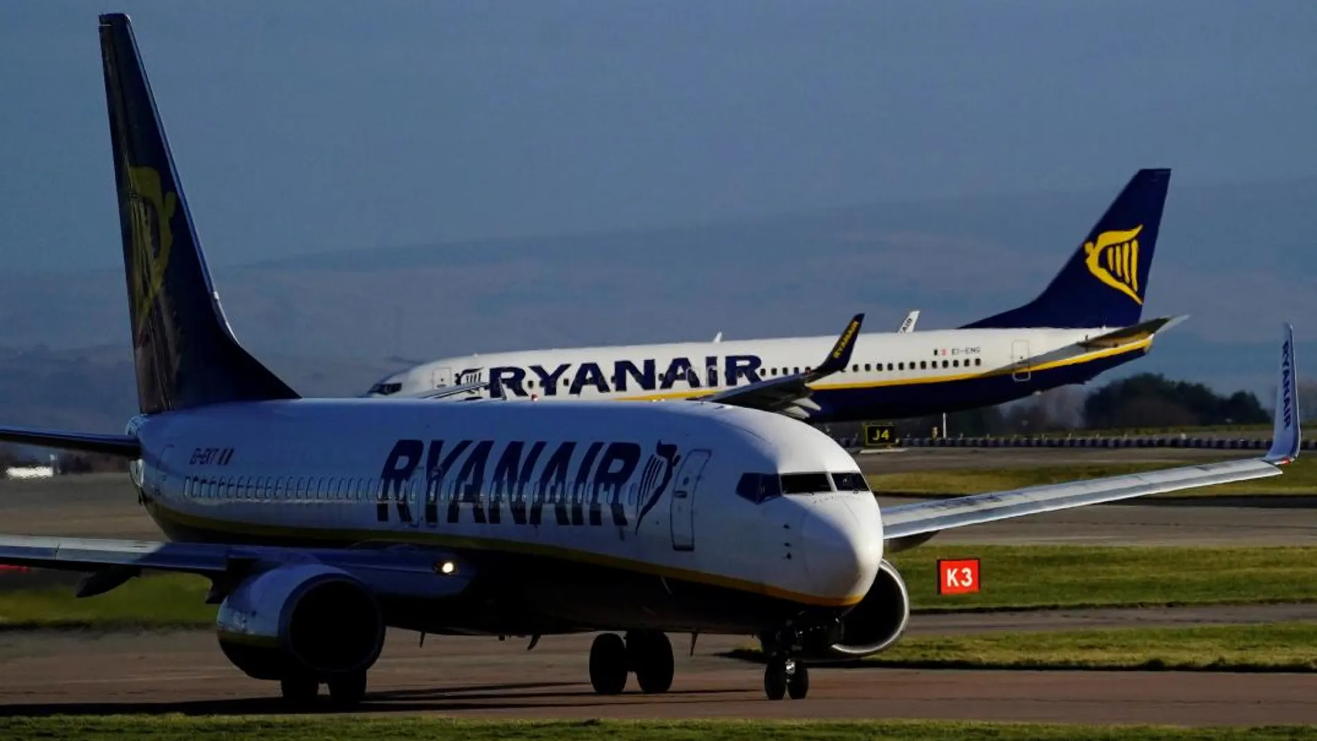 Ryanair comienza a cobrar un extra por llevar dos bultos a bordo