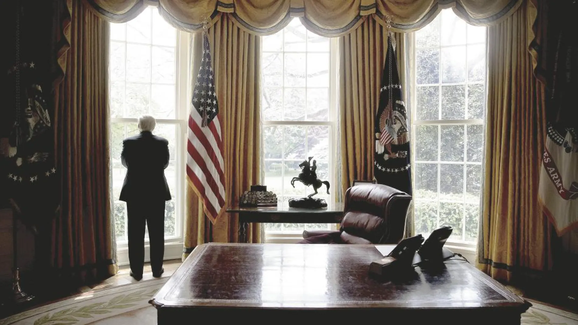 El presidente Donald Trump, en el Despacho Oval, en una imagen de abril de 2017