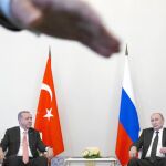 Recep Tayyip Erdogan en su último encuentro con el presidente ruso, Vladimir Putin, con el que ha forjado una alianza en el tablero sirio