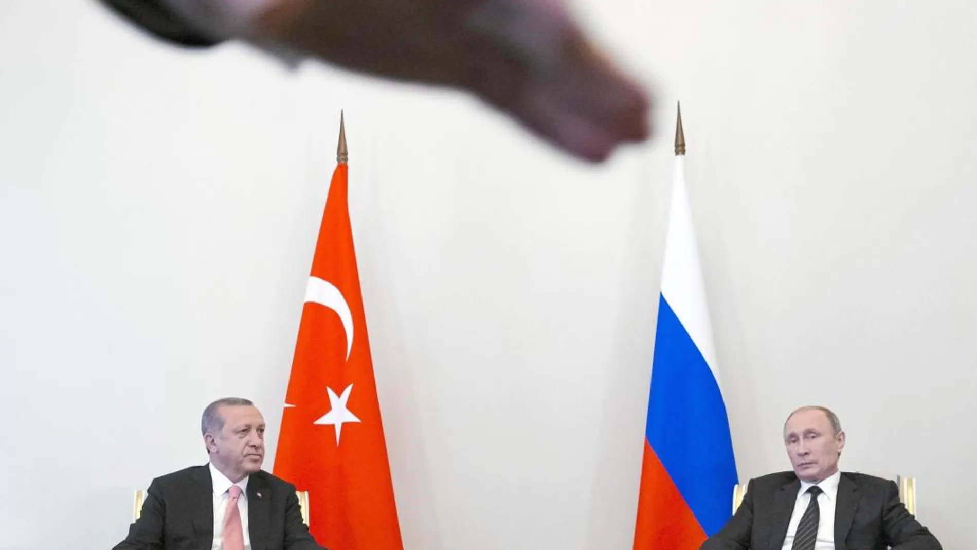 Recep Tayyip Erdogan en su último encuentro con el presidente ruso, Vladimir Putin, con el que ha forjado una alianza en el tablero sirio