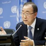El secretario general de la ONU, Ban Ki-moon, habla con los periodistas durante su su rueda de prensa final, en la sede de las Naciones Unidas