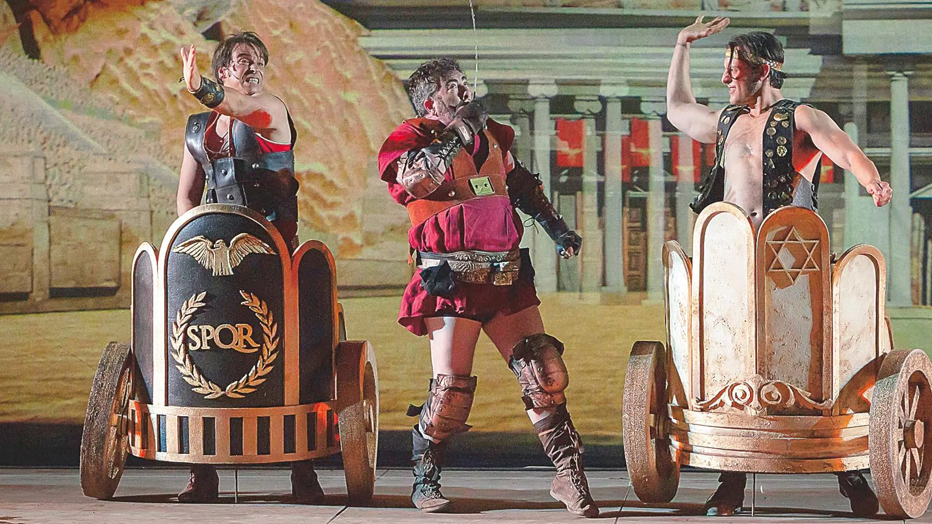 Víctor massán, Agustín Jiménez y Fael García protagonizan junto a Elena Lombao la escena de las cuádrigas