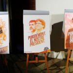 Cartel electoral de Puigdemont en la presentación de su campaña en Brujas