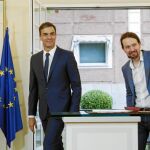 Pedro Sánchez y Pablo Iglesias rubricaron ayer en Moncloa el acuerdo para impulsar la aprobación de los Presupuestos Generales del Estado para 2019