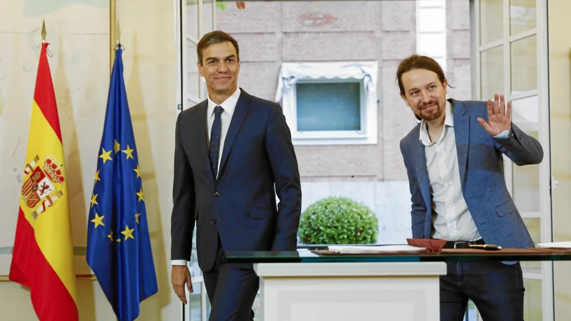 Pedro Sánchez y Pablo Iglesias rubricaron ayer en Moncloa el acuerdo para impulsar la aprobación de los Presupuestos Generales del Estado para 2019