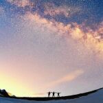 La vida más allá de la tierra puede tener mil formas, no sólo antropomorfas, aunque de momento sólo se puede comparar con la vida tal cual es aquí.