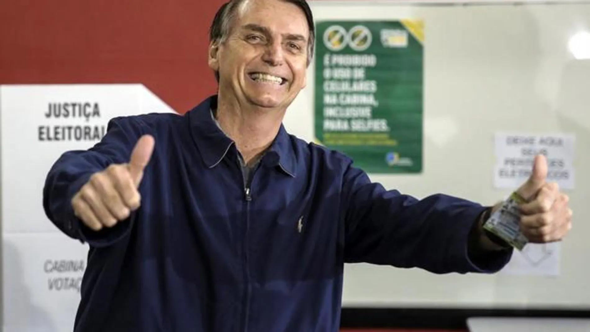 Bolsonaro abraza la mayoría absoluta en las presidenciales