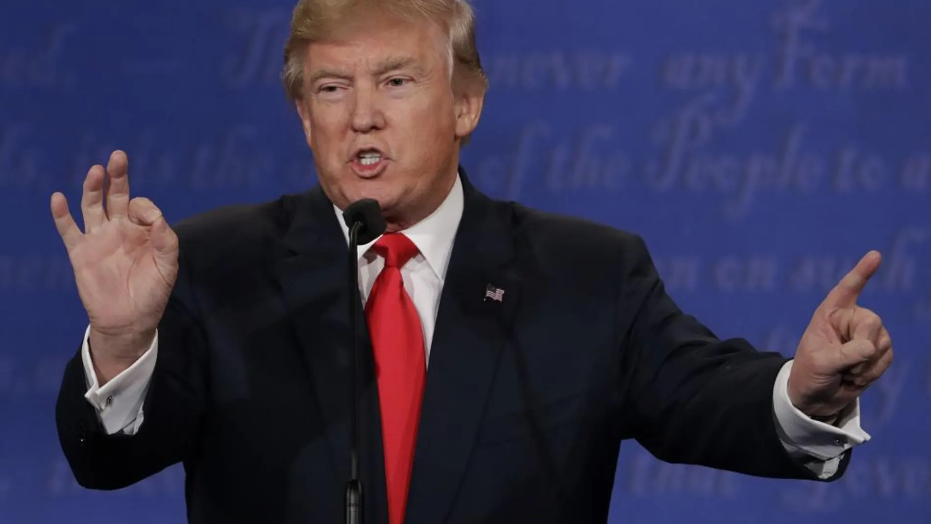 Donald Trump dice que quiere "hacer grande a América de nuevo"