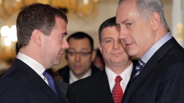 Dmitry Medvedev y Benjamin Netanyahu, durante un encuentro en Moscú en 2010