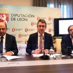Martínez Majo presenta las cuentas junto a Castañón y Lupicinio Rodrigo