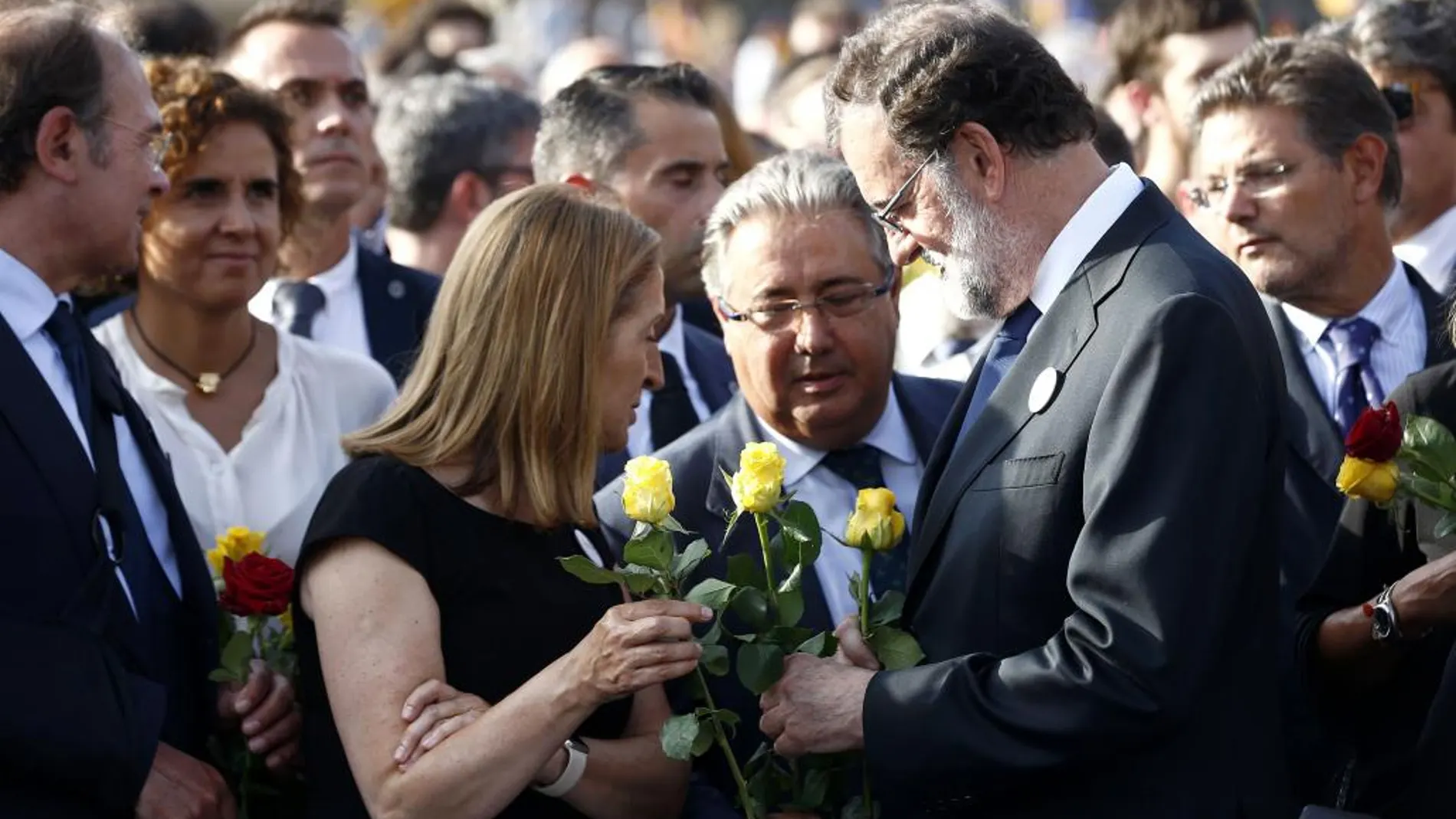 Mariano Rajoy con la presidenta del Congreso, Ana Pastor, y el ministro del Interior, Juan Ignacio Zoido