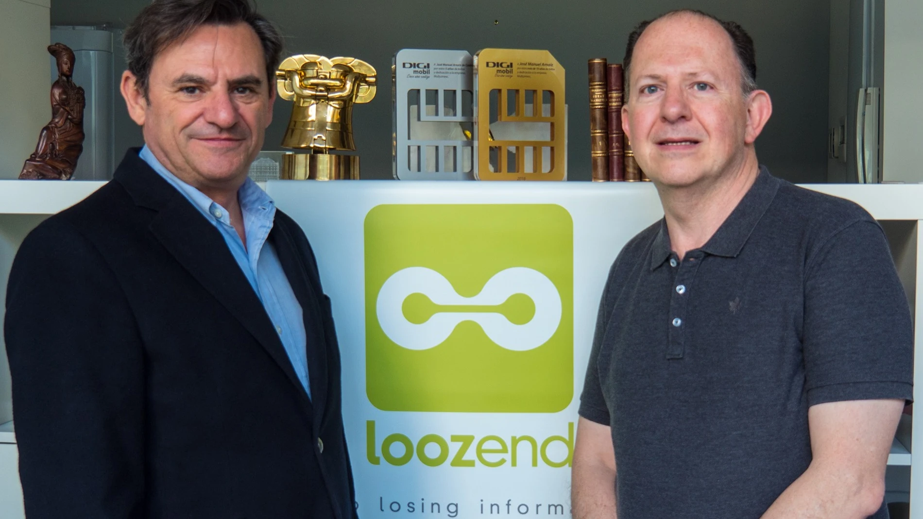 Los dos creadores de Loozend, el disco duro que guarda toda la información