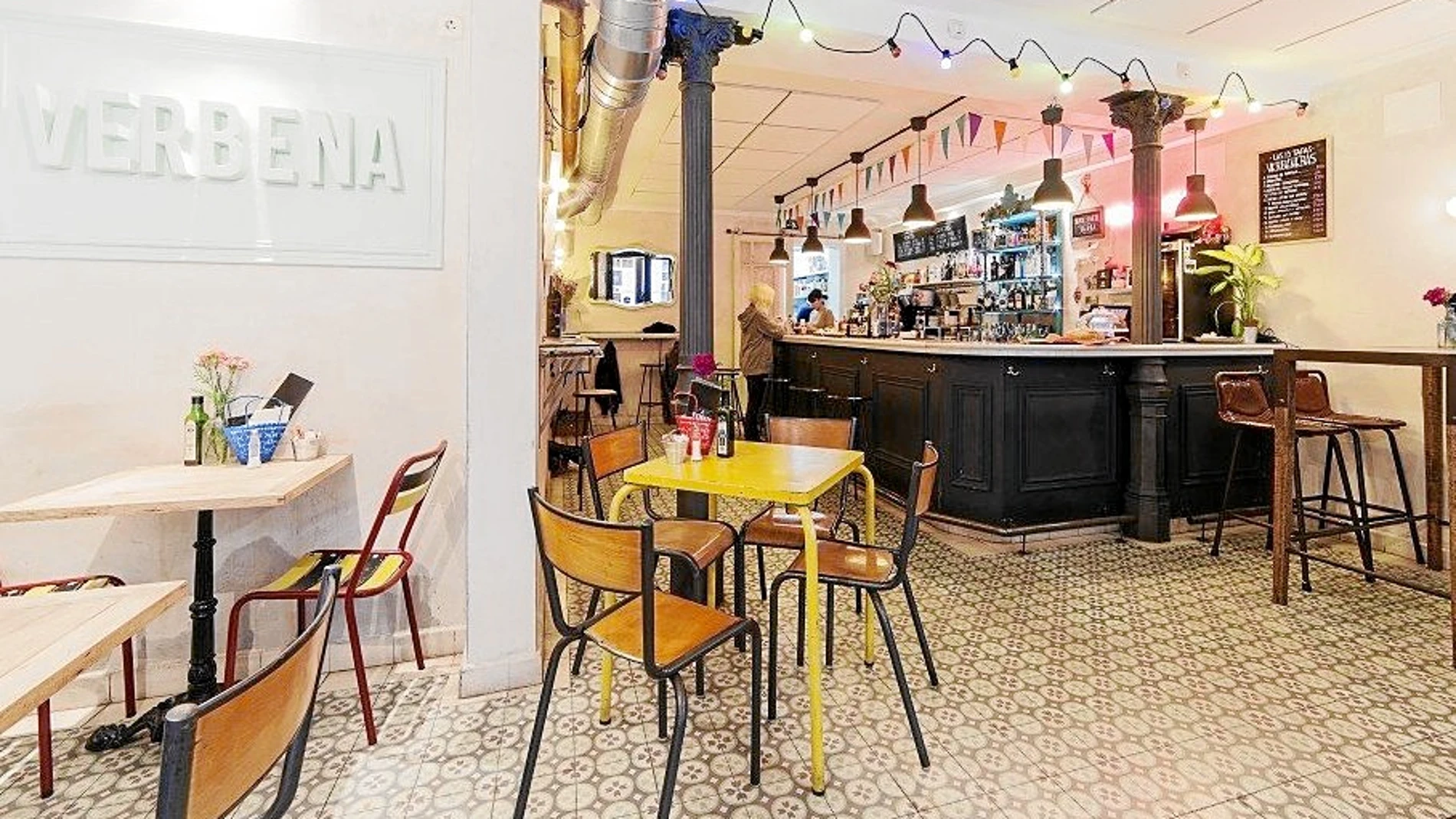 Tras unas vacaciones, el bar «malasañero» reabre hoy sus puertas con las pilas recargadas
