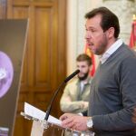 El alcalde, Óscar Puente, presenta la campaña «Compromiso con un ocio nocturno cívico y compatible con el descanso» en el Ayuntamiento