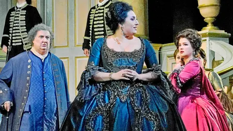 Al fondo, Ambrogio Maestri; en primer plano, Anita Rachvelishvili y a la derecha, Anna Netrebko en un ensayo de «Adriana Lecouvreur» / Ap