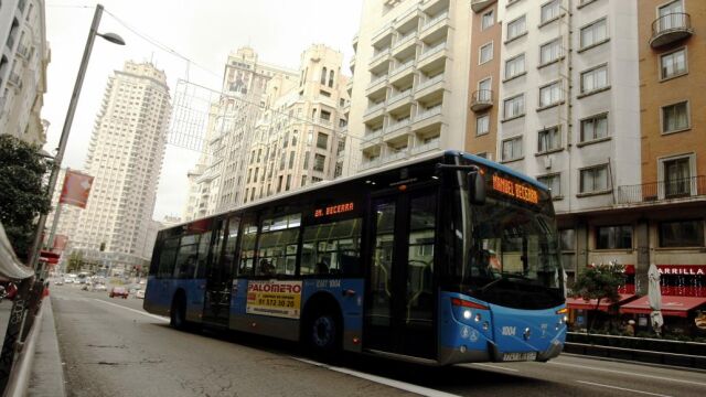 Carmena quiere instalar jardines en los techos de los autobuses de la EMT