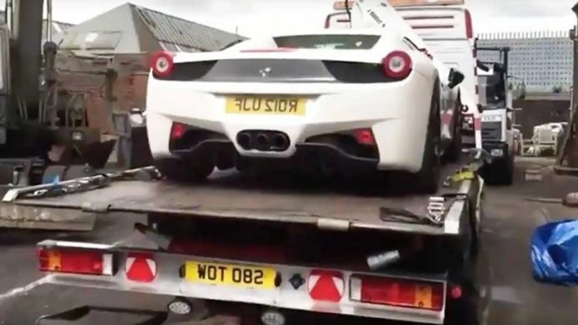 El propietario asegura que compró legalmente el Ferrari 458 Spider en una subasta, presentando incluso los recibos a la Policía