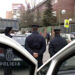 Policías en un instituto de Madrid