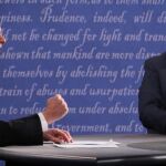 Los candidatos a la Vicepresidencia de EE.UU., el republicano Mike Pence (d) y el demócrata Tim Kaine (i), participan en el único debate