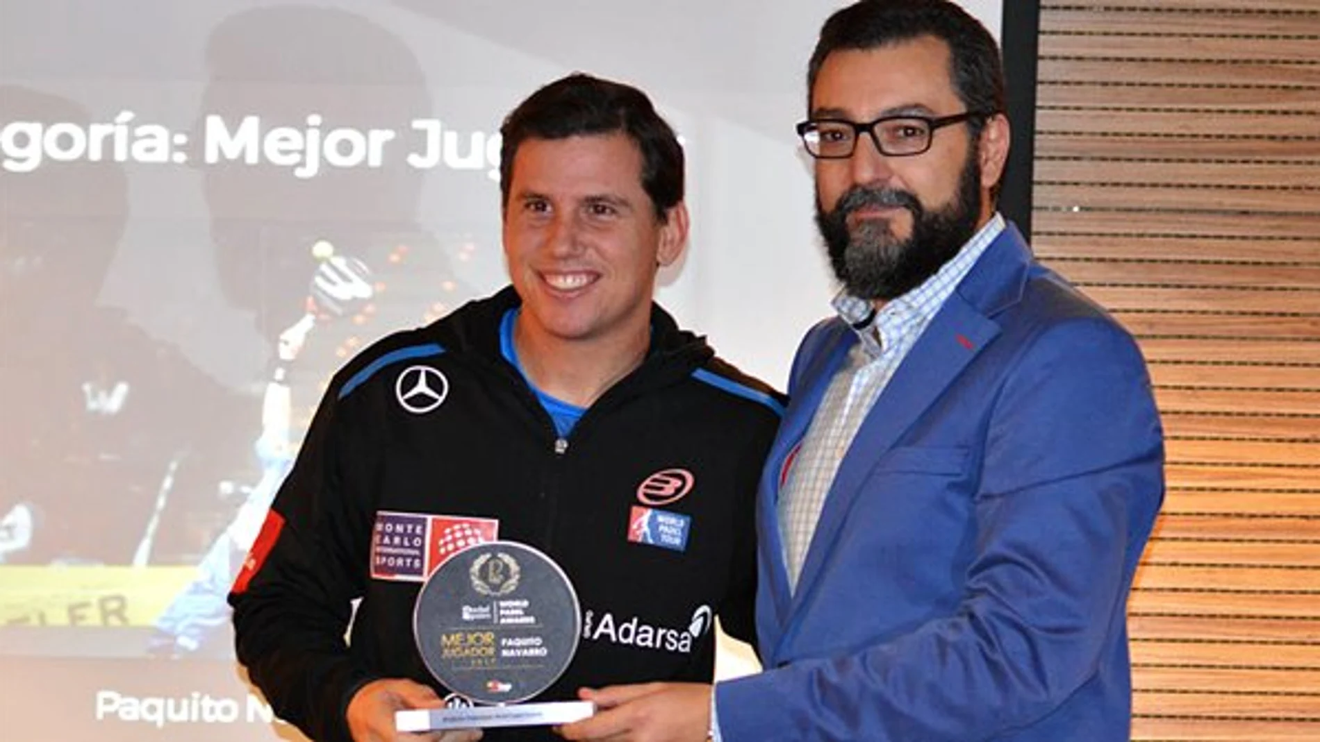 Paquito Navarro, recibiendo el premio de Mejor Jugador